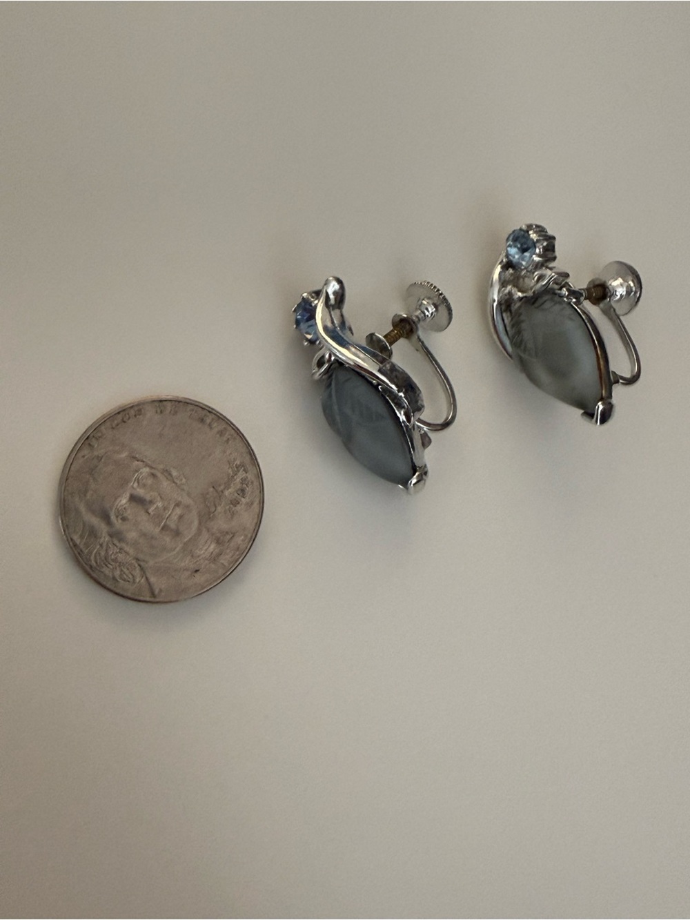 Lisner signed Silver-Tone light blue Glass & Blue gem screw back Earrings